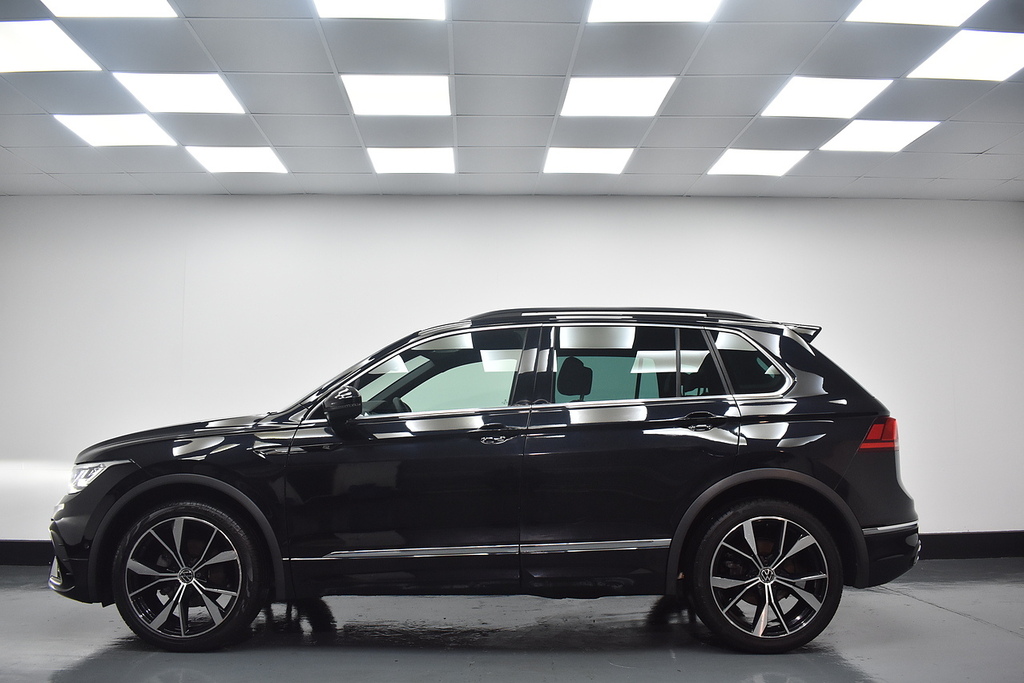 Volkswagen Tiguan Suv DA71FMD Black #2