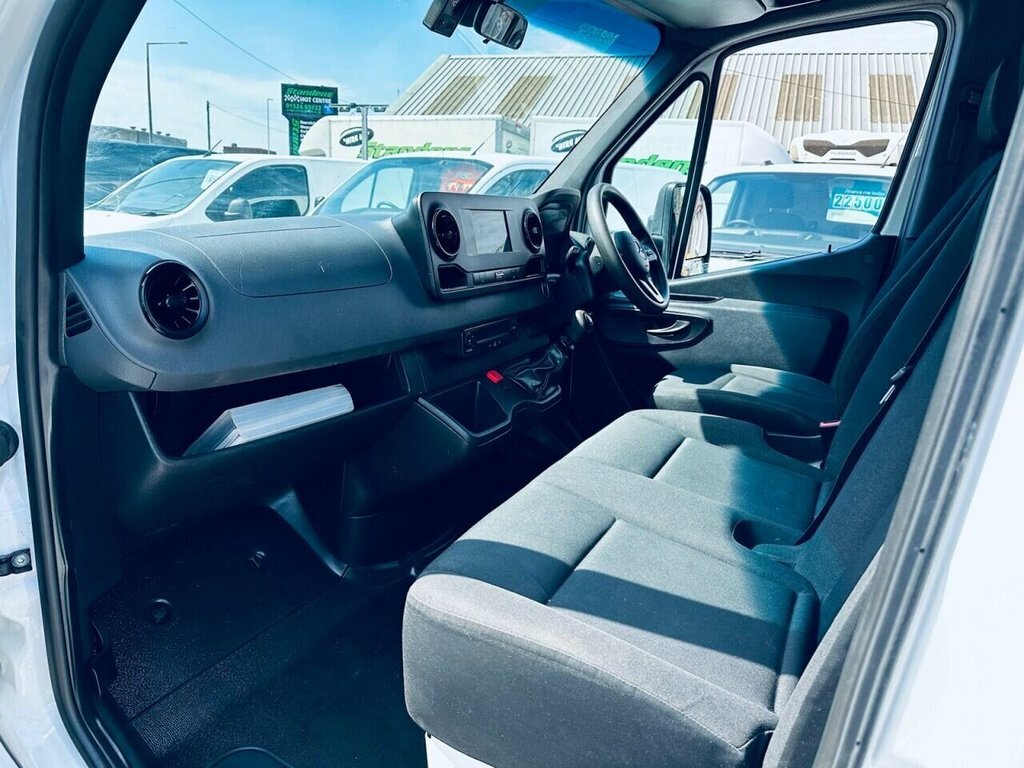 Mercedes-Benz Sprinter 2L Progressive KN71VBL White #3