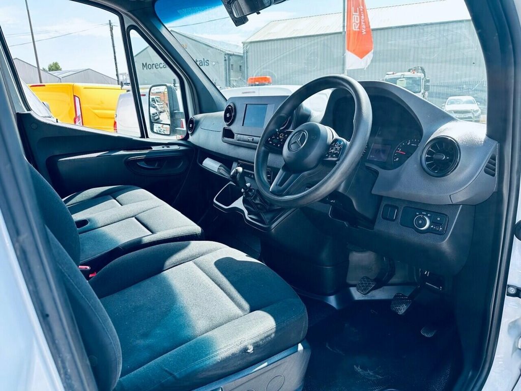 Mercedes-Benz Sprinter 2L Progressive KN71VBL White #4