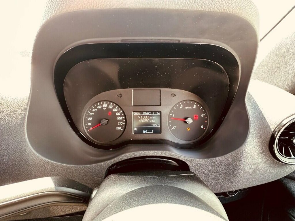 Mercedes-Benz Sprinter 2L Progressive KN71VBL White #6