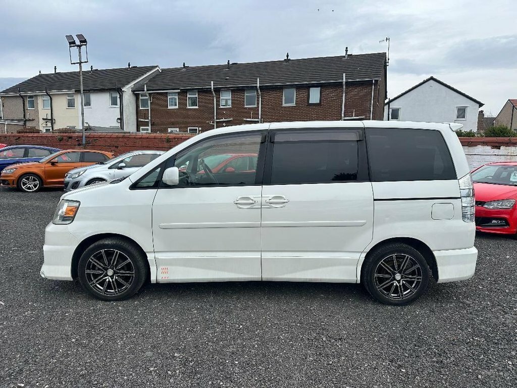 Toyota Noah Mpv PM04UBJ White #3