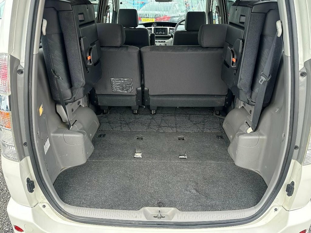 Toyota Noah Mpv PM04UBJ White #6