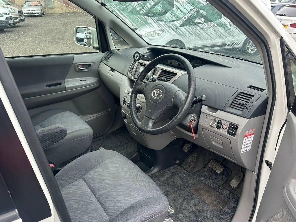 Toyota Noah Mpv PM04UBJ White #4