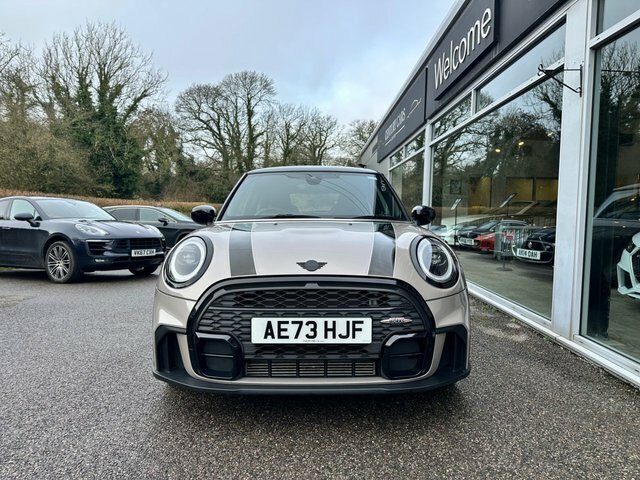 Mini Hatch 1.5 Cooper Sport Hatchback Steptronic E AE73HJF Black #2