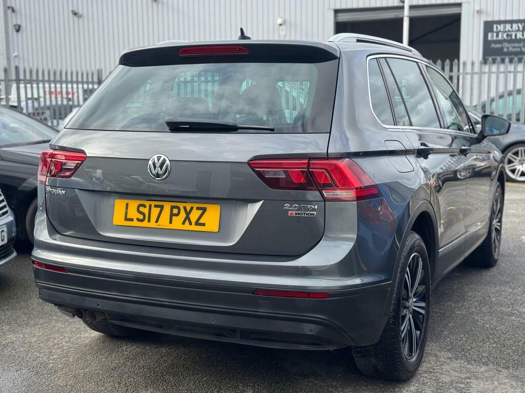 Volkswagen Tiguan 2.0 Tdi Bluemotion Tech Se Navigation 4Motion Euro LS17PXZ Grey #4