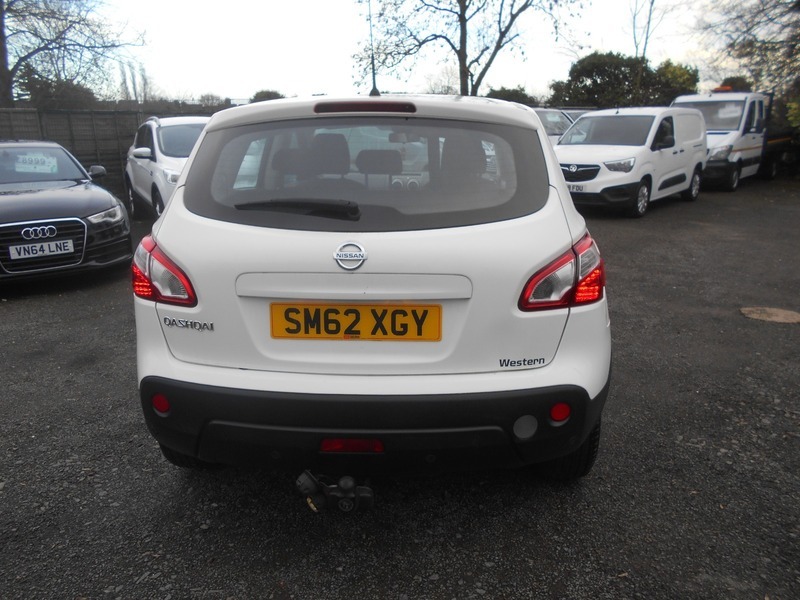 Nissan Qashqai Acenta White #4