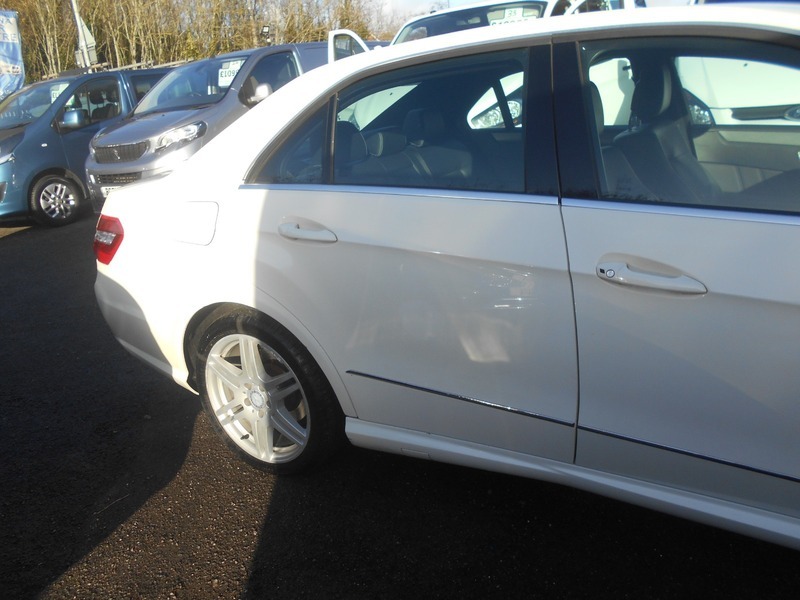 Mercedes-Benz E Class 2011 E200 Cdi Blueefficiency HG61GPE White #6