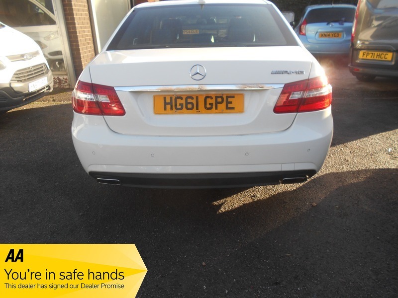 Mercedes-Benz E Class 2011 E200 Cdi Blueefficiency HG61GPE White #3