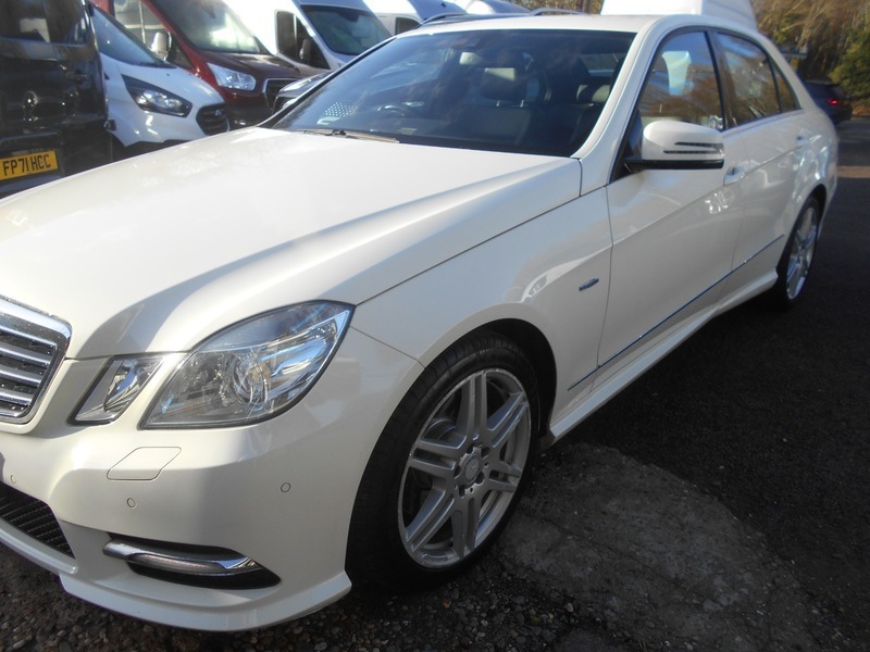 Mercedes-Benz E Class 2011 E200 Cdi Blueefficiency HG61GPE White #2