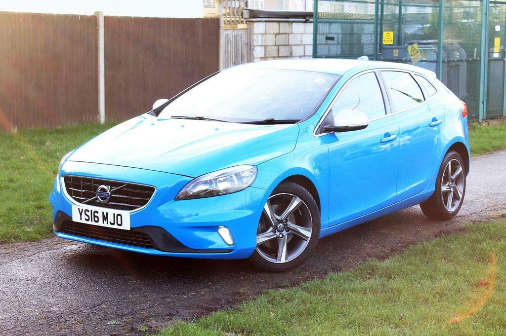 Volvo V40 2016 Volvo V40 2.0 T2 122 R Design Hatchback YS16MJO Blue #3