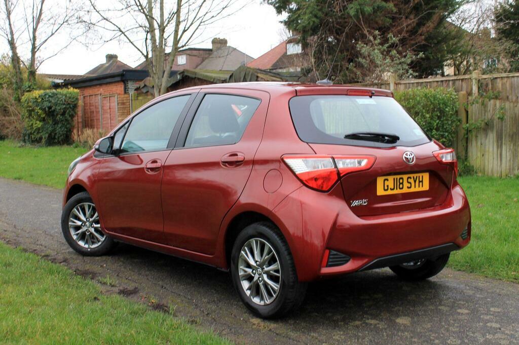 Toyota Yaris 2017 Toyota Yaris 1.5 Vvt-i Icon Tech Hatchback GJ18SYH Red #5