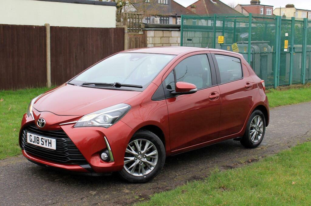 Toyota Yaris 2017 Toyota Yaris 1.5 Vvt-i Icon Tech Hatchback GJ18SYH Red #4