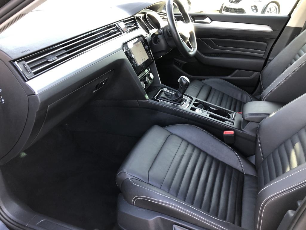 Volkswagen Passat 1.5 Tsi Evo Sel Estate Dsg Euro 6 Ss Black #2