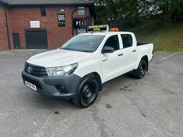 Toyota HILUX 2019 2.4 D-4d Active Pickup Double Cab White #3