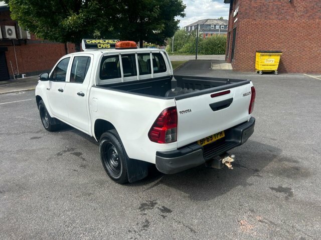 Toyota HILUX 2019 2.4 D-4d Active Pickup Double Cab White #4