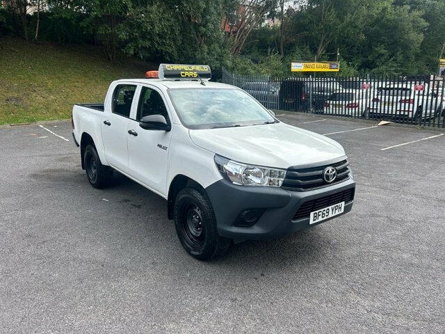 Toyota HILUX 2019 2.4 D-4d Active Pickup Double Cab White #2
