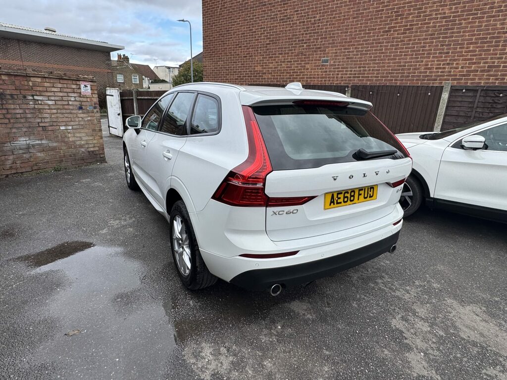 Volvo XC60 2.0 D4 Momentum AE68FUD White #6