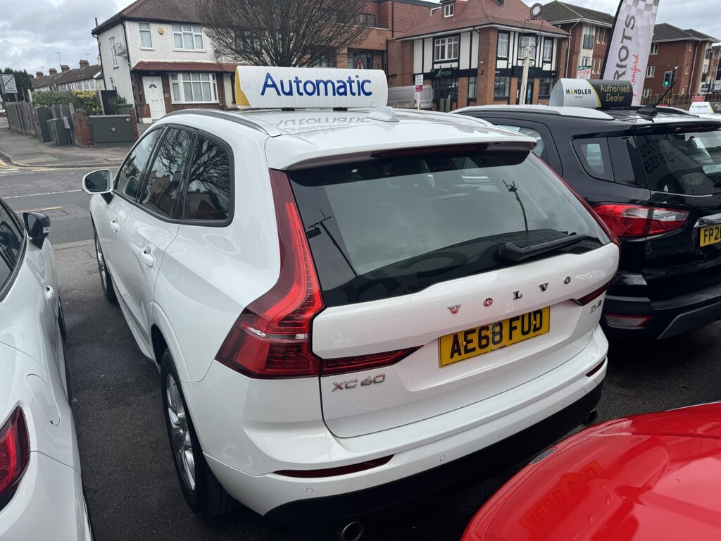 Volvo XC60 2.0 D4 Momentum AE68FUD White #3