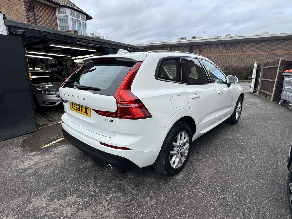 Volvo XC60 2.0 D4 Momentum AE68FUD White #5