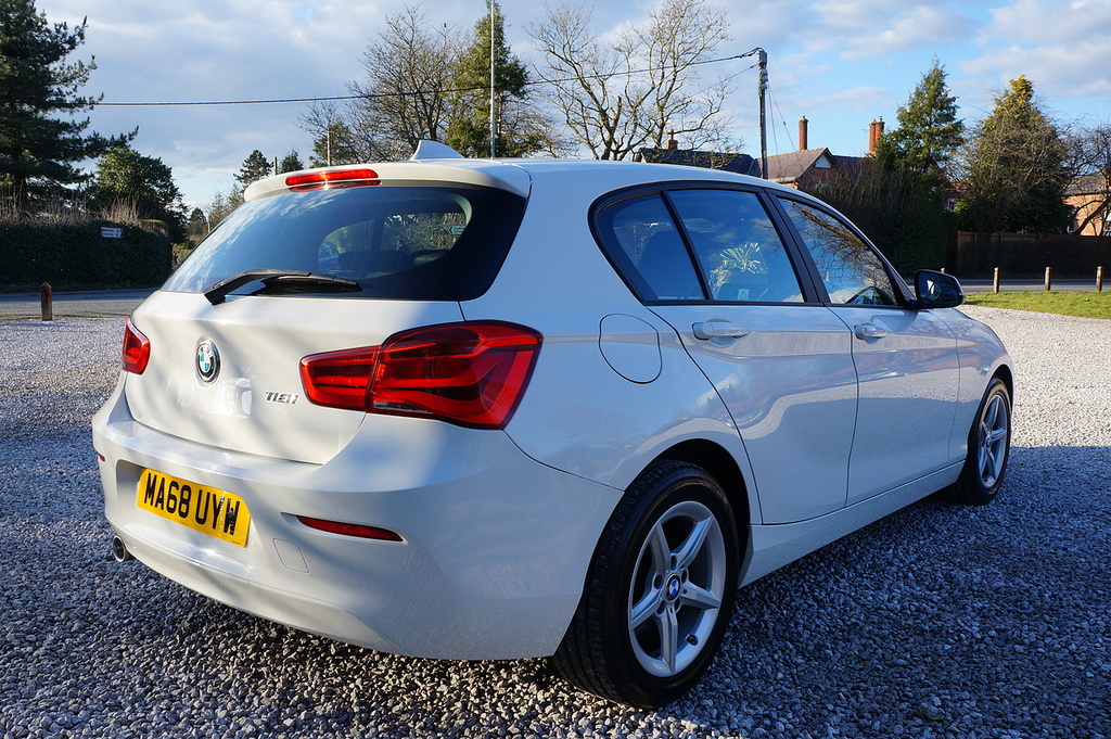 BMW 1 Series 118I Se MA68UYW White #4