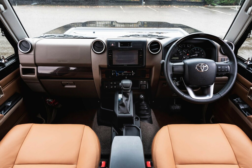 Toyota Land Cruiser 2.5 Td II Suv 85 Bhp Black #6