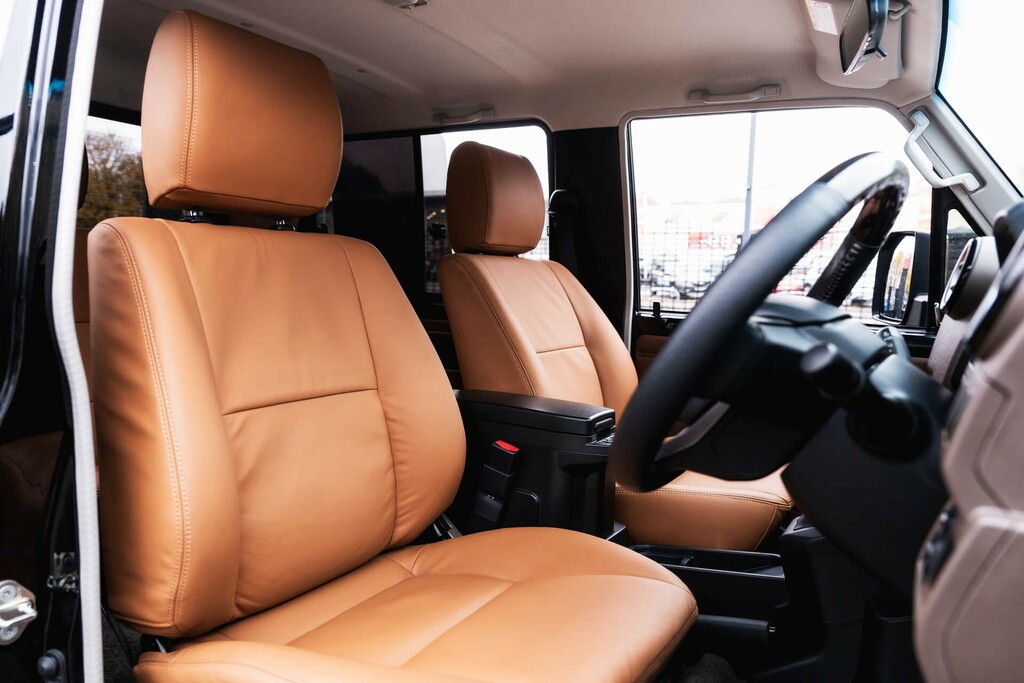Toyota Land Cruiser 2.5 Td II Suv 85 Bhp Black #2