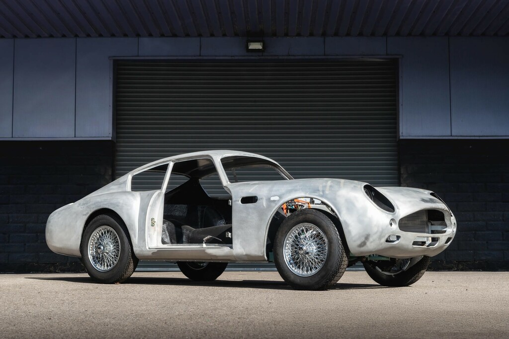 Aston Martin DB4 Silver Silver