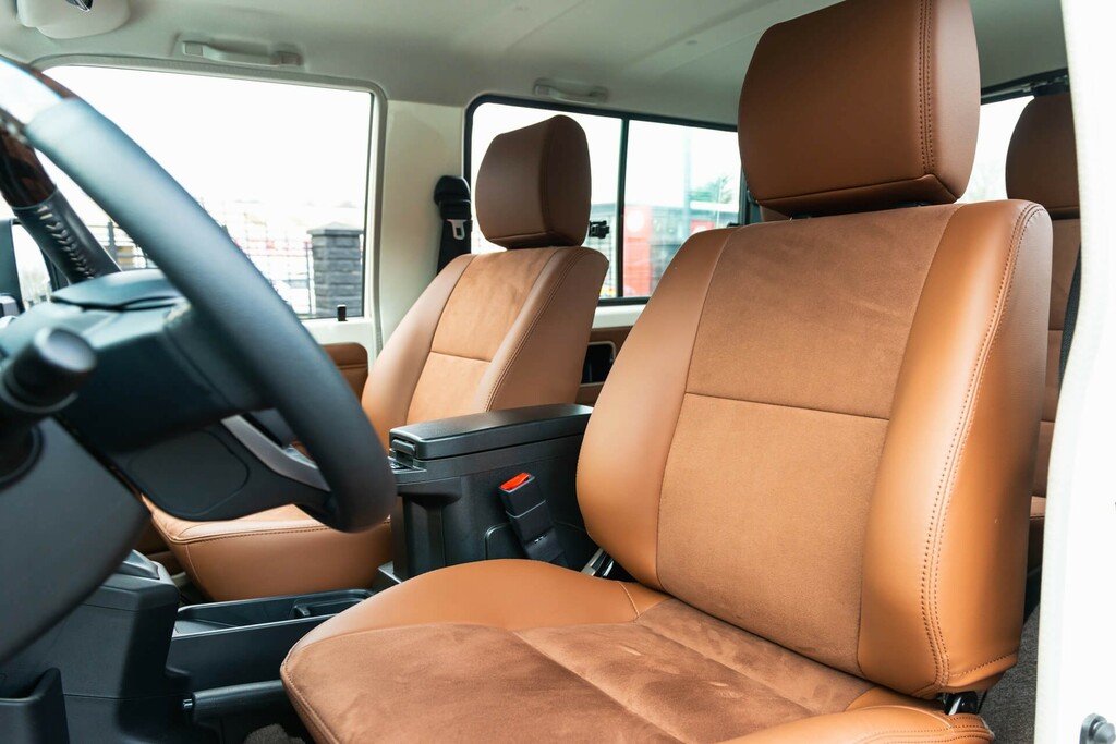 Toyota Land Cruiser Petrol White #4