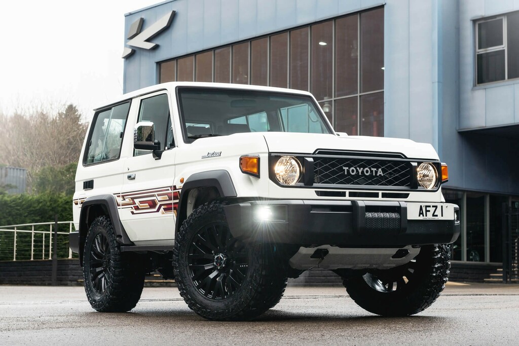 Toyota Land Cruiser Petrol White