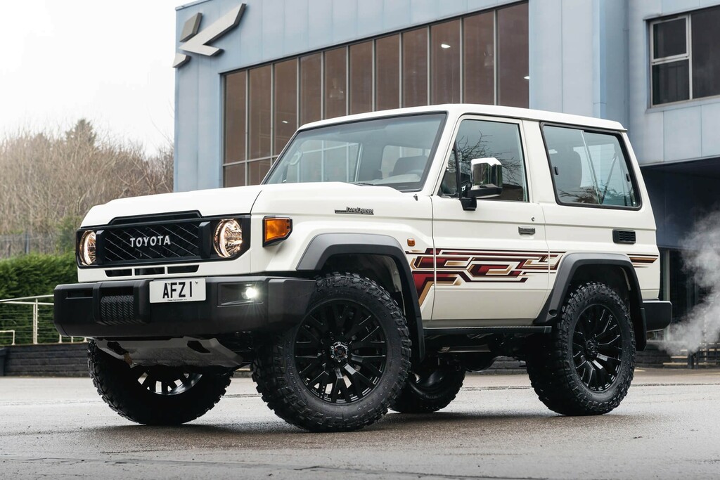 Toyota Land Cruiser Petrol White #3