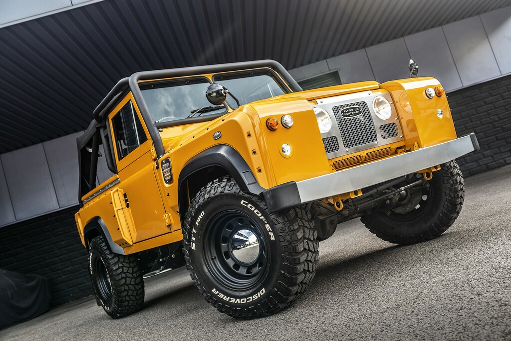 Land Rover Defender 90 Diesel Gold #2