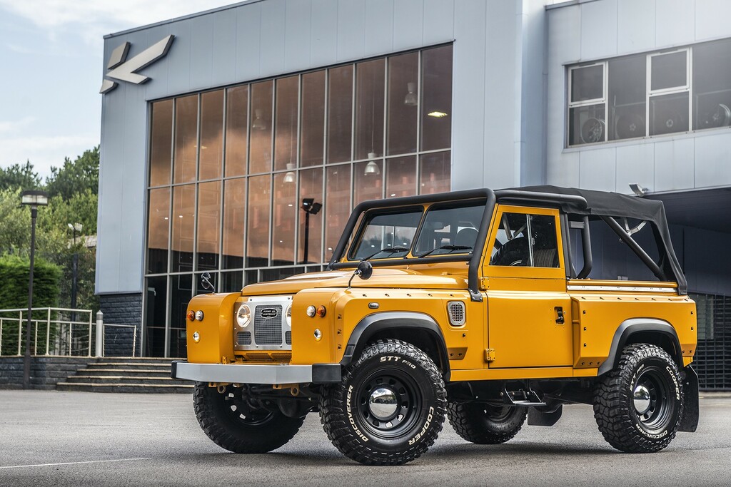 Land Rover Defender 90 Diesel Gold #3