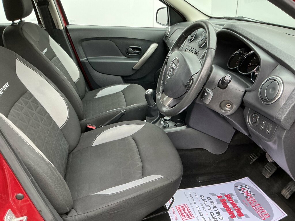 Dacia Sandero Stepway 1.5 Dci Laureate Hatchback Euro SK64YZE Red #5