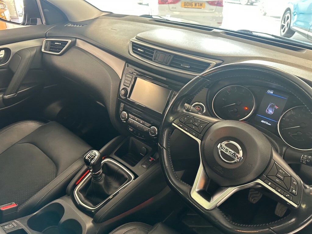 Nissan Qashqai 1.3 L Dig-t Tekna VO20VEV Black #4
