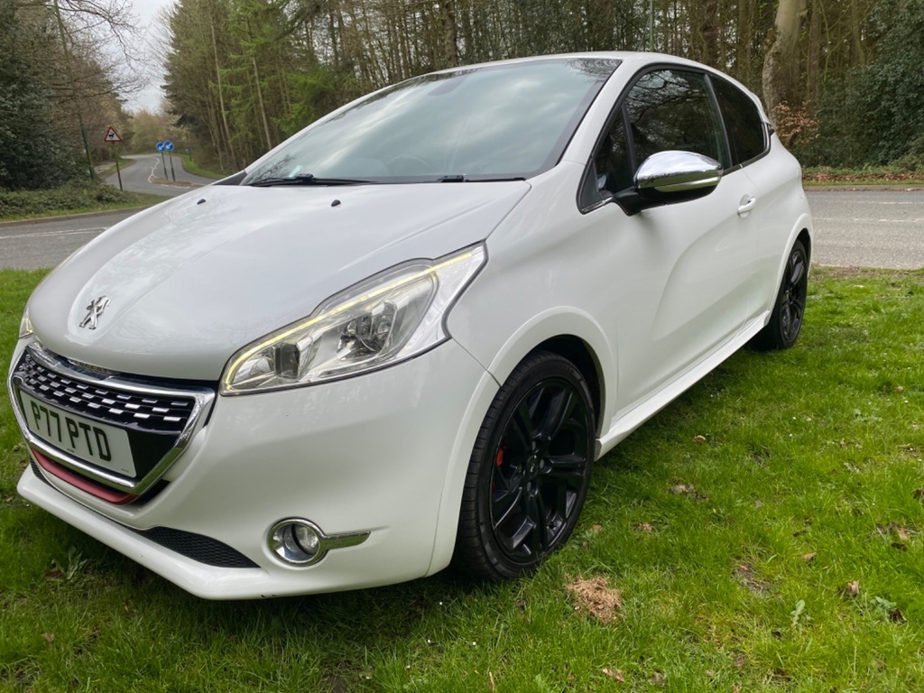 Peugeot 208 Thp Gti P77PTD White #4