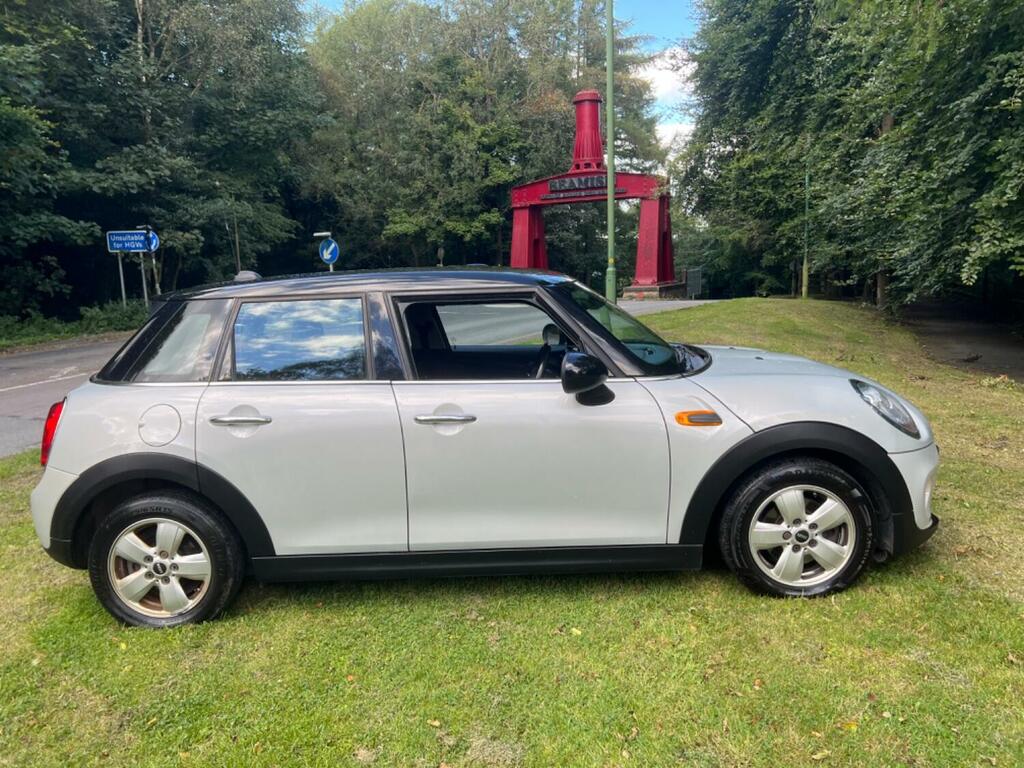 Mini Hatch 1.5 5-Door Hatch Cooper D Silver