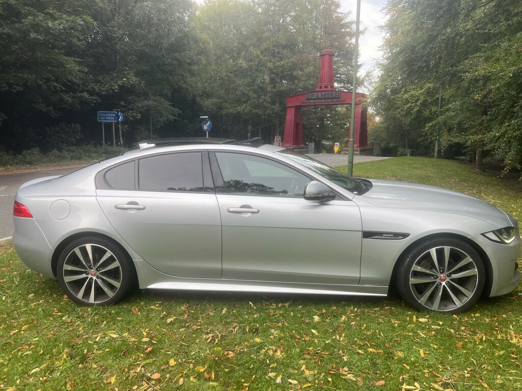 Jaguar XE 2.0 D R-sport Silver
