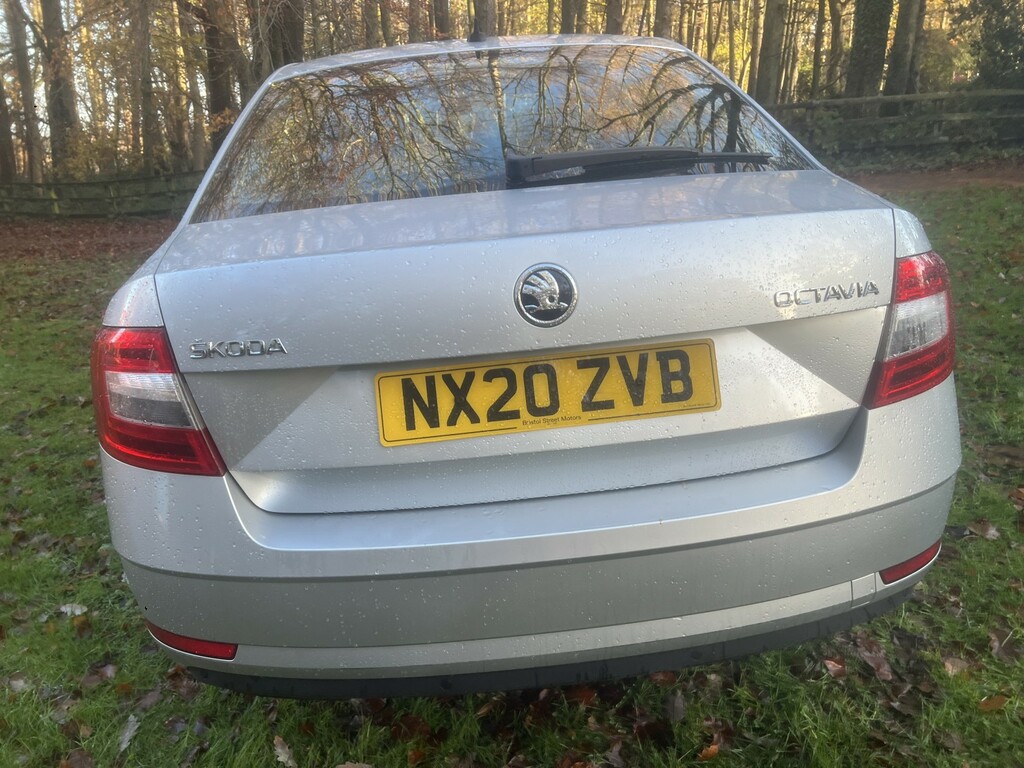 Skoda Octavia 1.6 Tdi Scr Se Technology NX20ZVB Silver #6