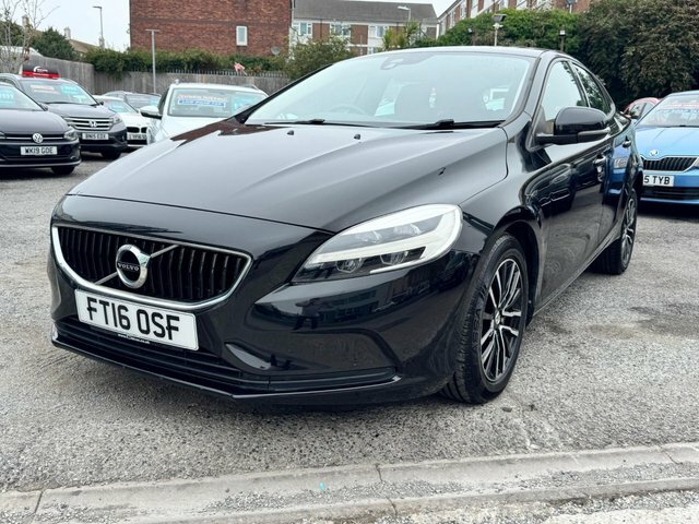 Volvo V40 2016 2.0 T2 Momentum Hatchback E FT16OSF Black #2