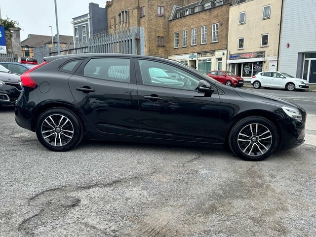 Volvo V40 2016 2.0 T2 Momentum Hatchback E FT16OSF Black #6