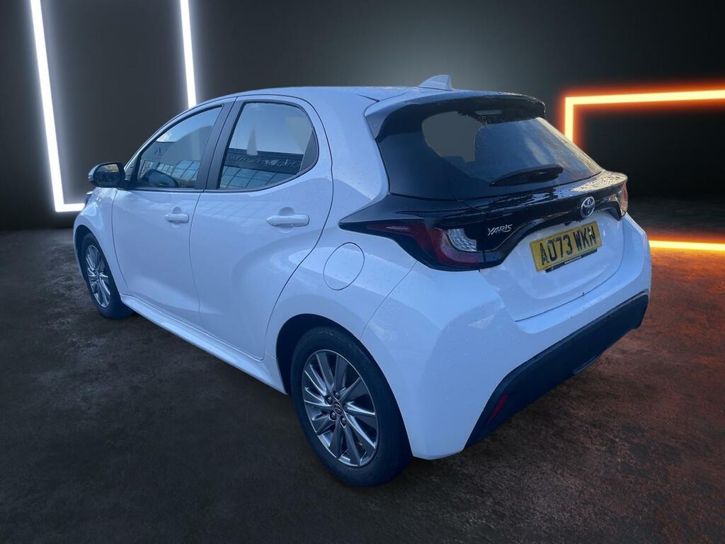 Toyota Yaris 1.5 Hybrid Icon Cvt A073WKN White #3