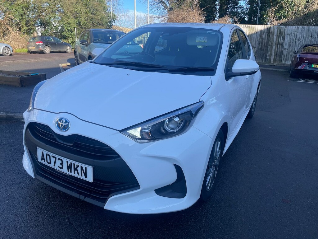 Toyota Yaris 1.5 Hybrid Icon Cvt A073WKN White #4