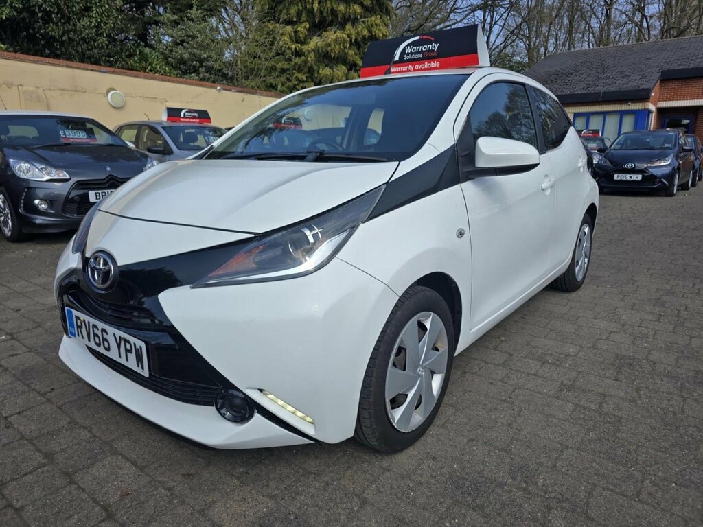 Toyota Aygo Hatchback 1.0 Vvt-i X-play Euro 6 201666 White