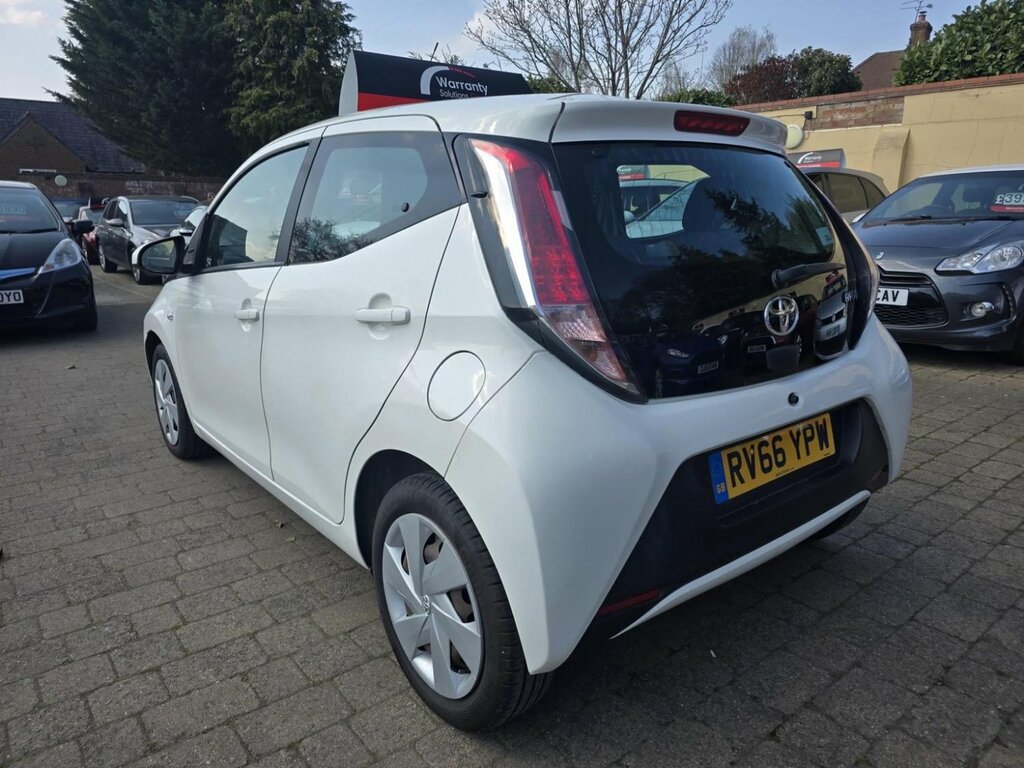 Toyota Aygo Hatchback 1.0 Vvt-i X-play Euro 6 201666 RV66YPW White #4