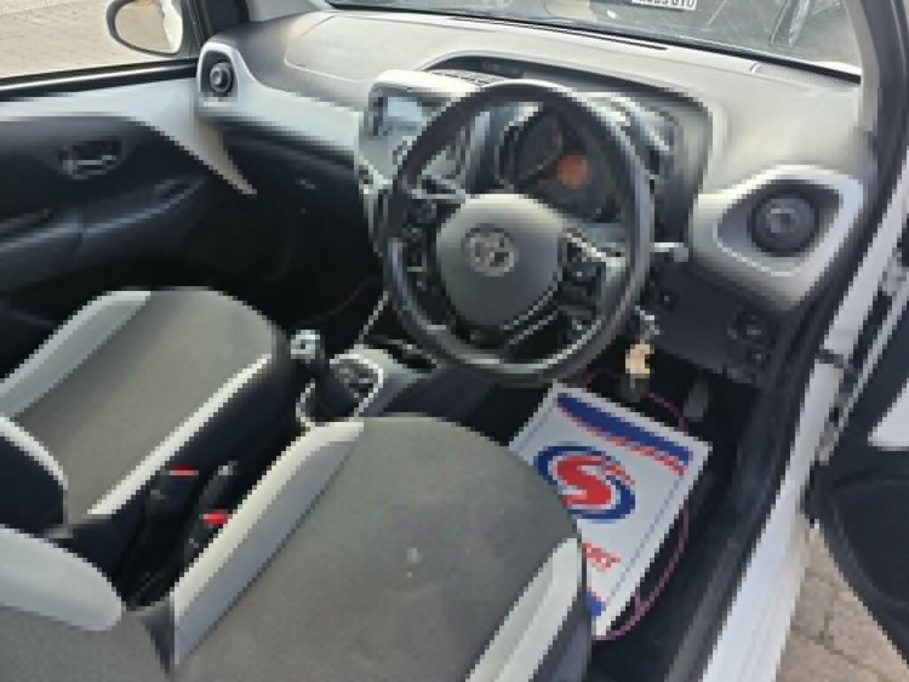 Toyota Aygo Hatchback 1.0 Vvt-i X-play Euro 6 201666 RV66YPW White #5