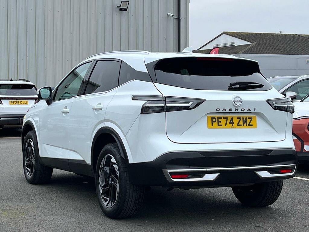 Nissan Qashqai 1.3 Dig-t Mhev N-connecta Suv Hybrid Xt White #3