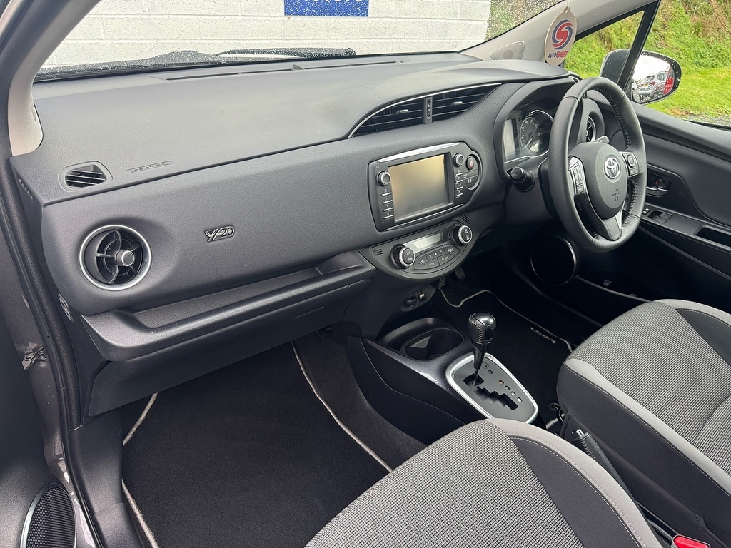 Toyota Yaris Vvt-h Y20 Bi-tone LL20VNH Grey #5