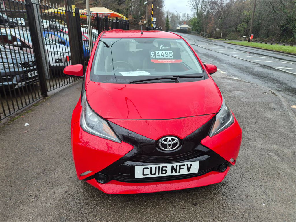 Toyota Aygo Vvt-i X-play Hatchback CU16NFV Red #2