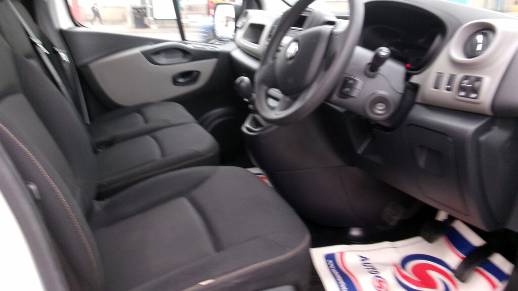 Renault Trafic Renault Trafic 2018 MF68CKP White #2