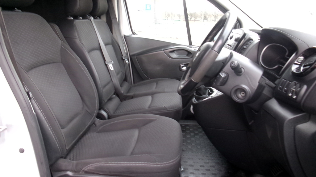 Vauxhall Vivaro Vauxhall Vivaro 2018 VO68VSE Silver #2